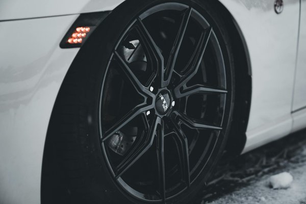 Comment installer un kit de protection contre les intempéries sur une moto de type touring ?