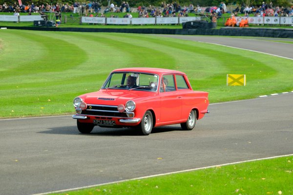 Comment installer un système de navigation intégré pour une voiture ancienne?