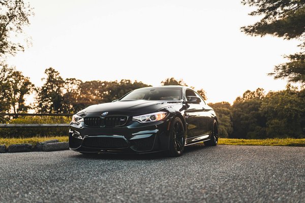 Comment les innovations en matière de matériaux composites influencent-elles la performance des véhicules de compétition?